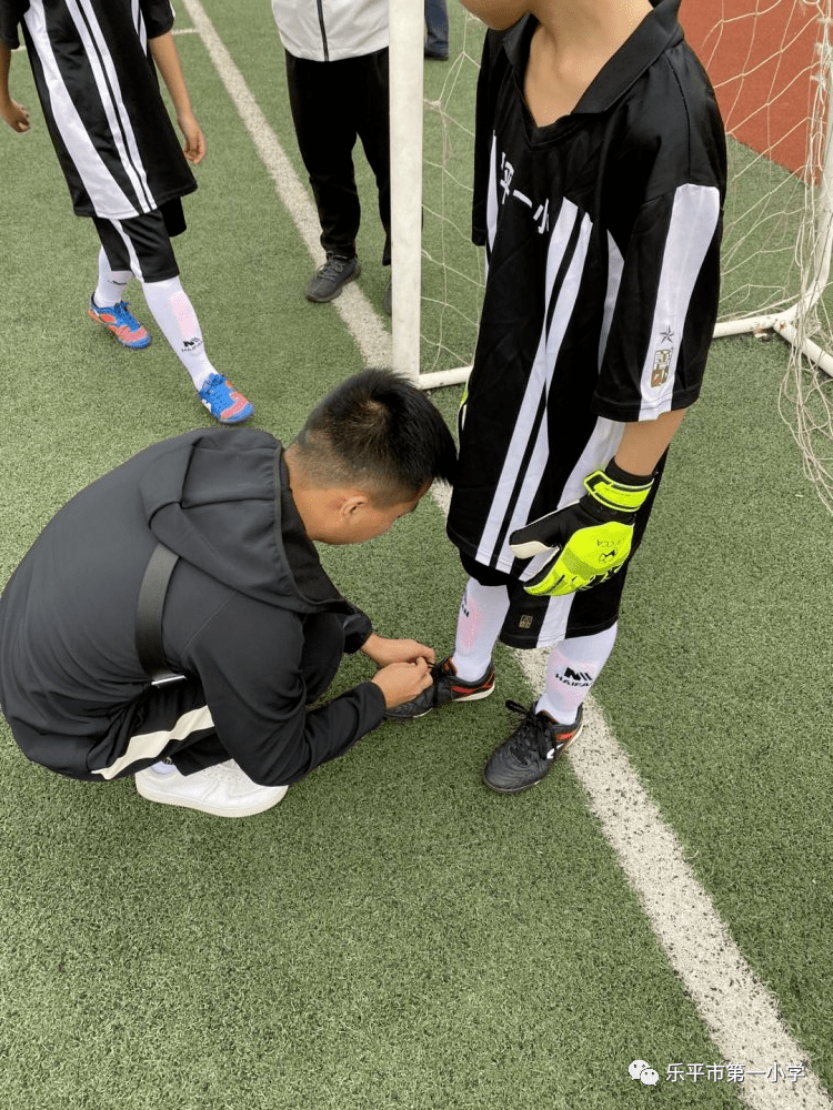 【星空·综合体育】
怀揣梦想 心存期待——乐平一小足球队到场市足球联赛剪影(图8)