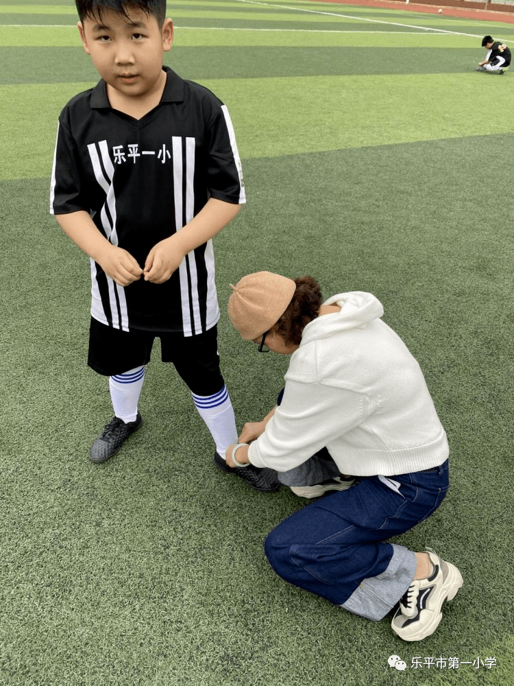 【星空·综合体育】
怀揣梦想 心存期待——乐平一小足球队到场市足球联赛剪影(图10)