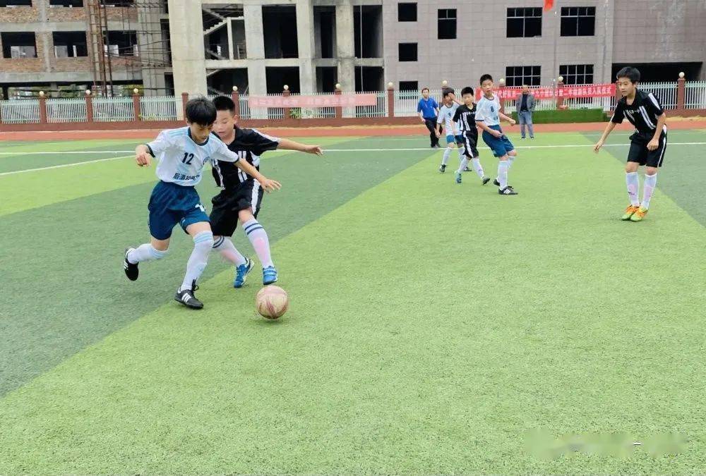 【星空·综合体育】
怀揣梦想 心存期待——乐平一小足球队到场市足球联赛剪影(图11)