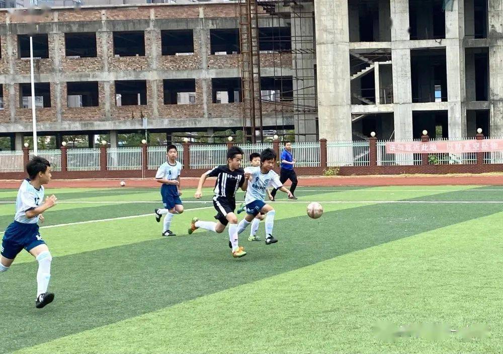 【星空·综合体育】
怀揣梦想 心存期待——乐平一小足球队到场市足球联赛剪影(图13)