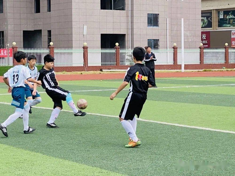 【星空·综合体育】
怀揣梦想 心存期待——乐平一小足球队到场市足球联赛剪影(图19)