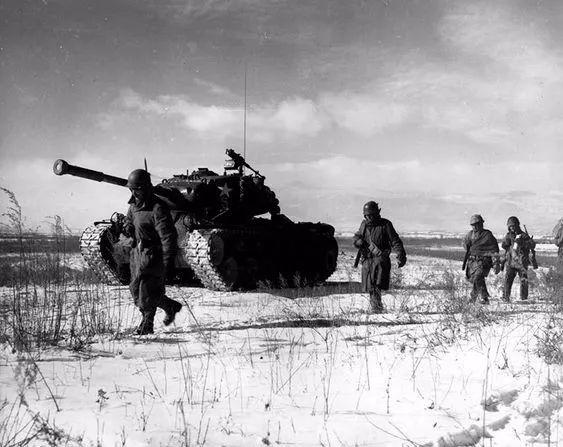 
为何接触的时候 双方都要留预备队？直接压上去 胜算不更大吗？“星空·综合体育”(图3)